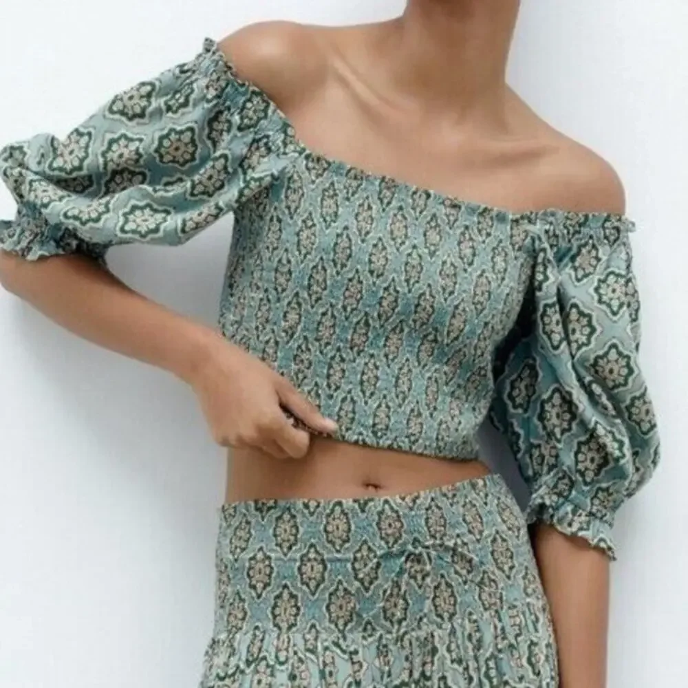 Zara Green Patterned Smocked Puff Sleeve Crop Top